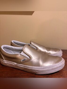 Vans Classic Slip-On in Muted Metallic - Gold Size 9.5